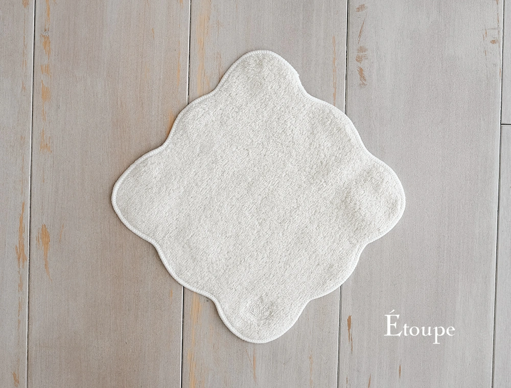 カラー：エトープ